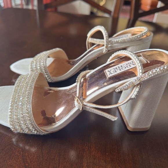 Badgley Mischka Ivory Heels - Picture 2 of 4